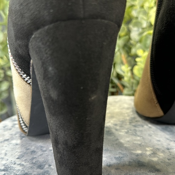 JustFab Remi Black Cream Tan Faux Suede 4.25” Heel Zip Dress Boots WMS 8W✨EUC✨ - Picture 14 of 15
